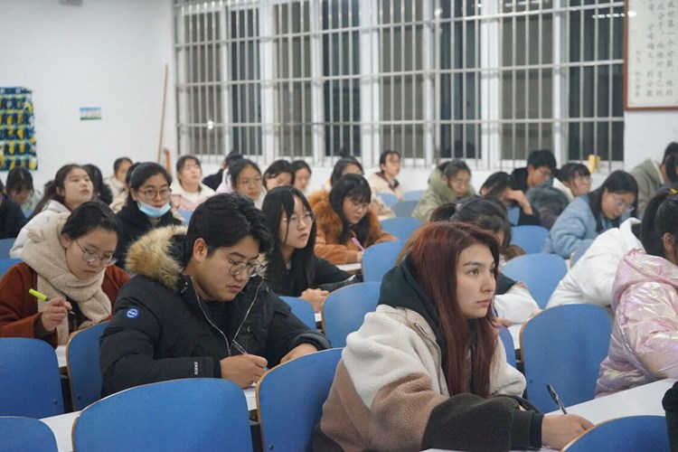 伟德bv1946官网顺利举行新生团章考试2.jpg